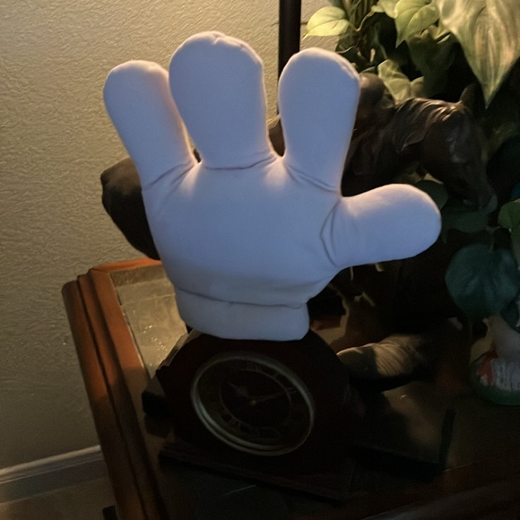 Disneyland Resorts Iconic Mickey Mouse Hand Glove - Picture 3 of 7